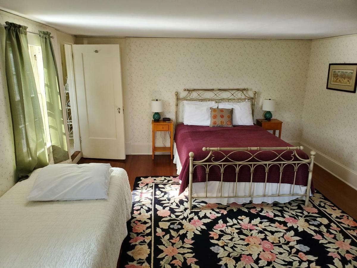 Windflower Inn Great Barrington Esterno foto